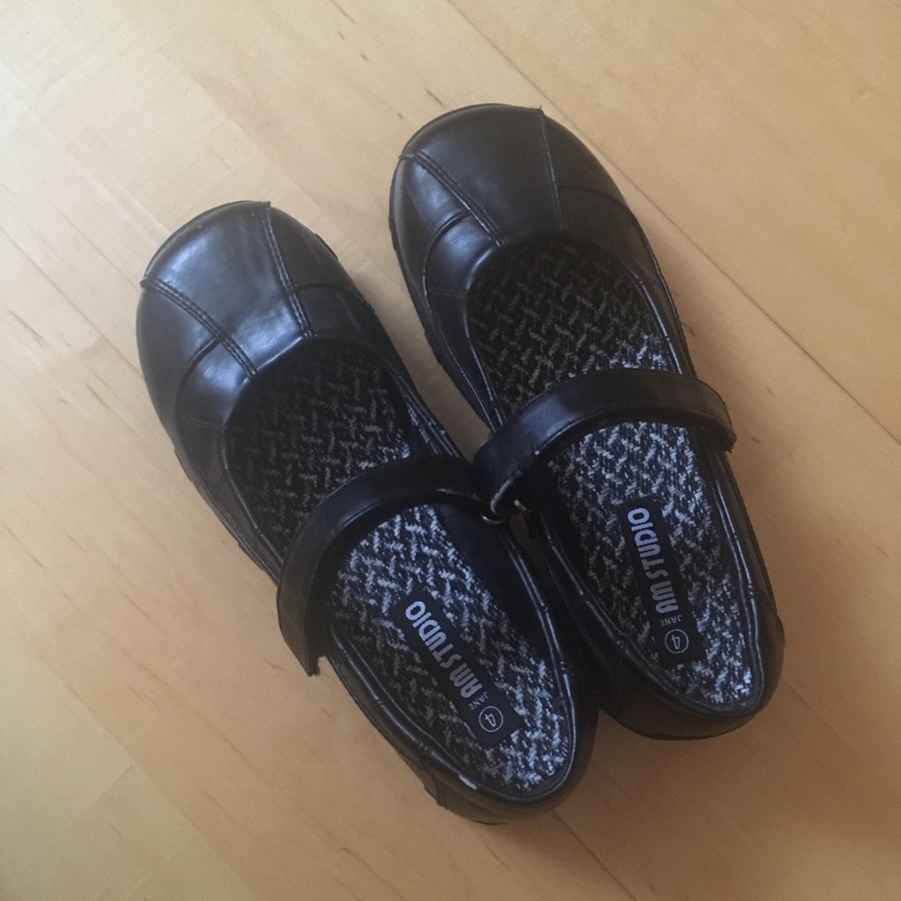 Leather girls shoes